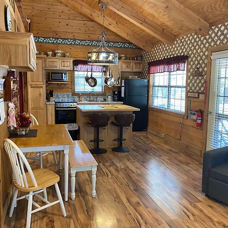 A Peace Of Heaven Cabins And Rv Vanderpool Екстериор снимка