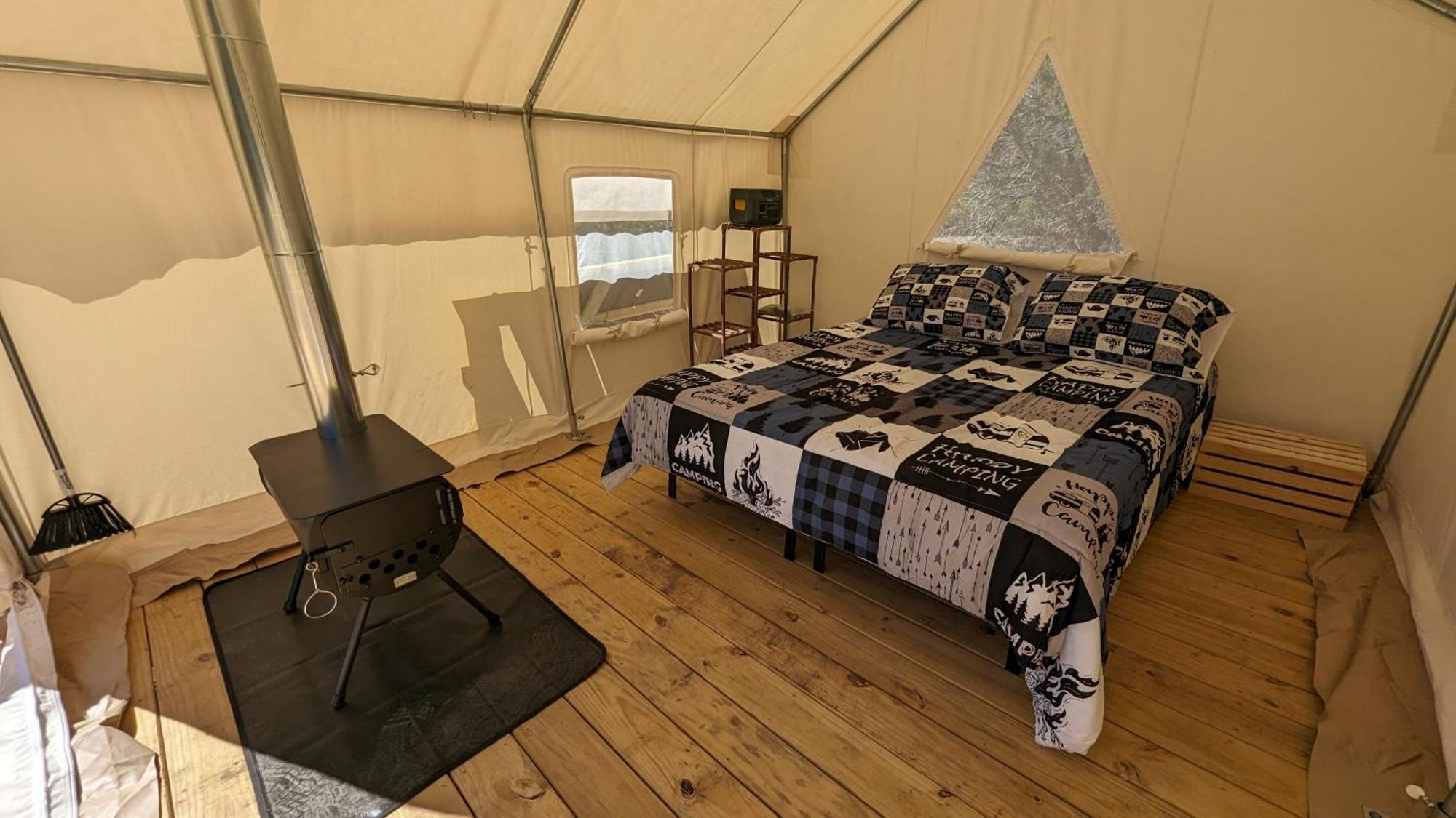 A Peace Of Heaven Cabins And Rv Vanderpool Екстериор снимка