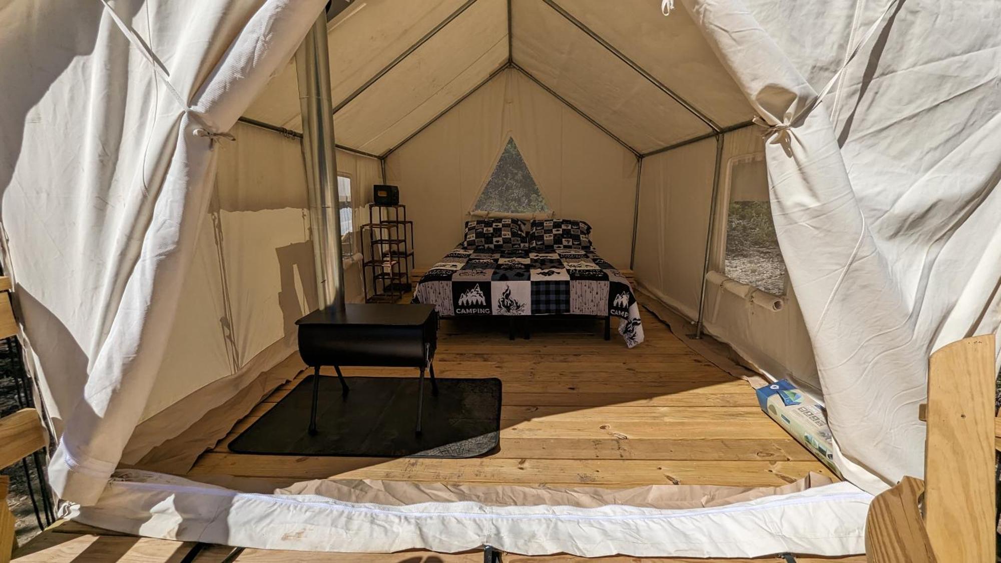 A Peace Of Heaven Cabins And Rv Vanderpool Екстериор снимка