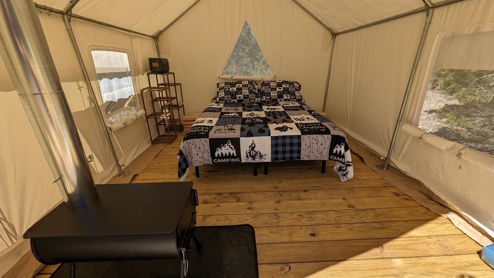 A Peace Of Heaven Cabins And Rv Vanderpool Екстериор снимка