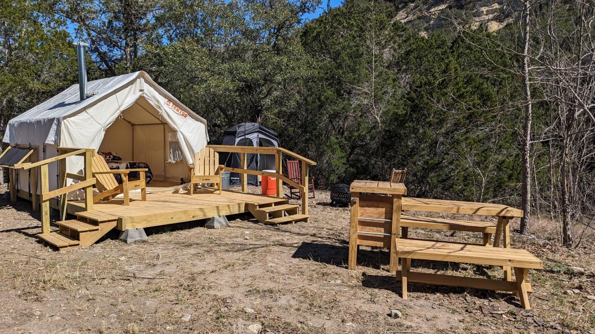 A Peace Of Heaven Cabins And Rv Vanderpool Екстериор снимка