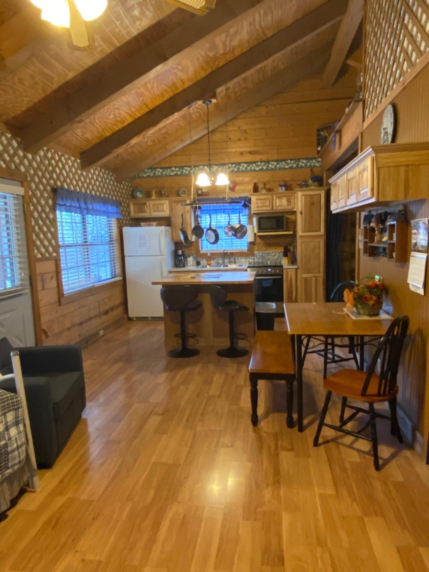 A Peace Of Heaven Cabins And Rv Vanderpool Екстериор снимка