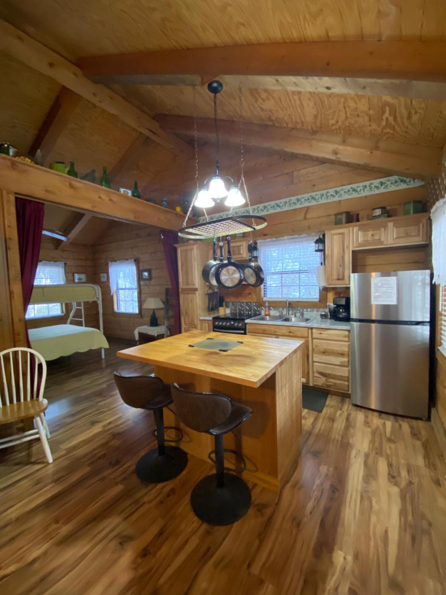 A Peace Of Heaven Cabins And Rv Vanderpool Екстериор снимка