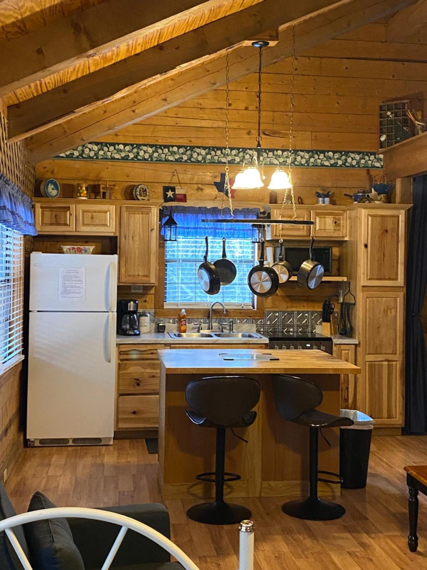 A Peace Of Heaven Cabins And Rv Vanderpool Екстериор снимка