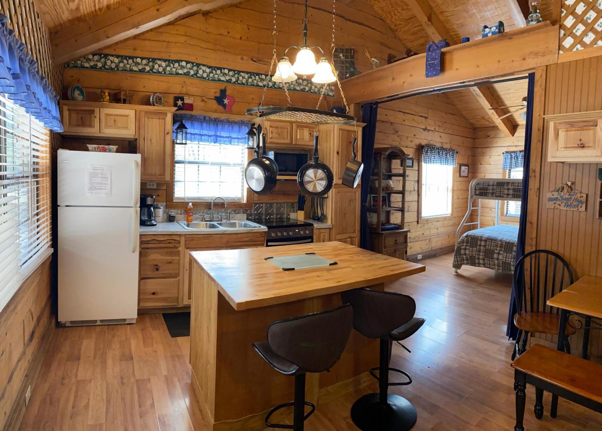 A Peace Of Heaven Cabins And Rv Vanderpool Екстериор снимка