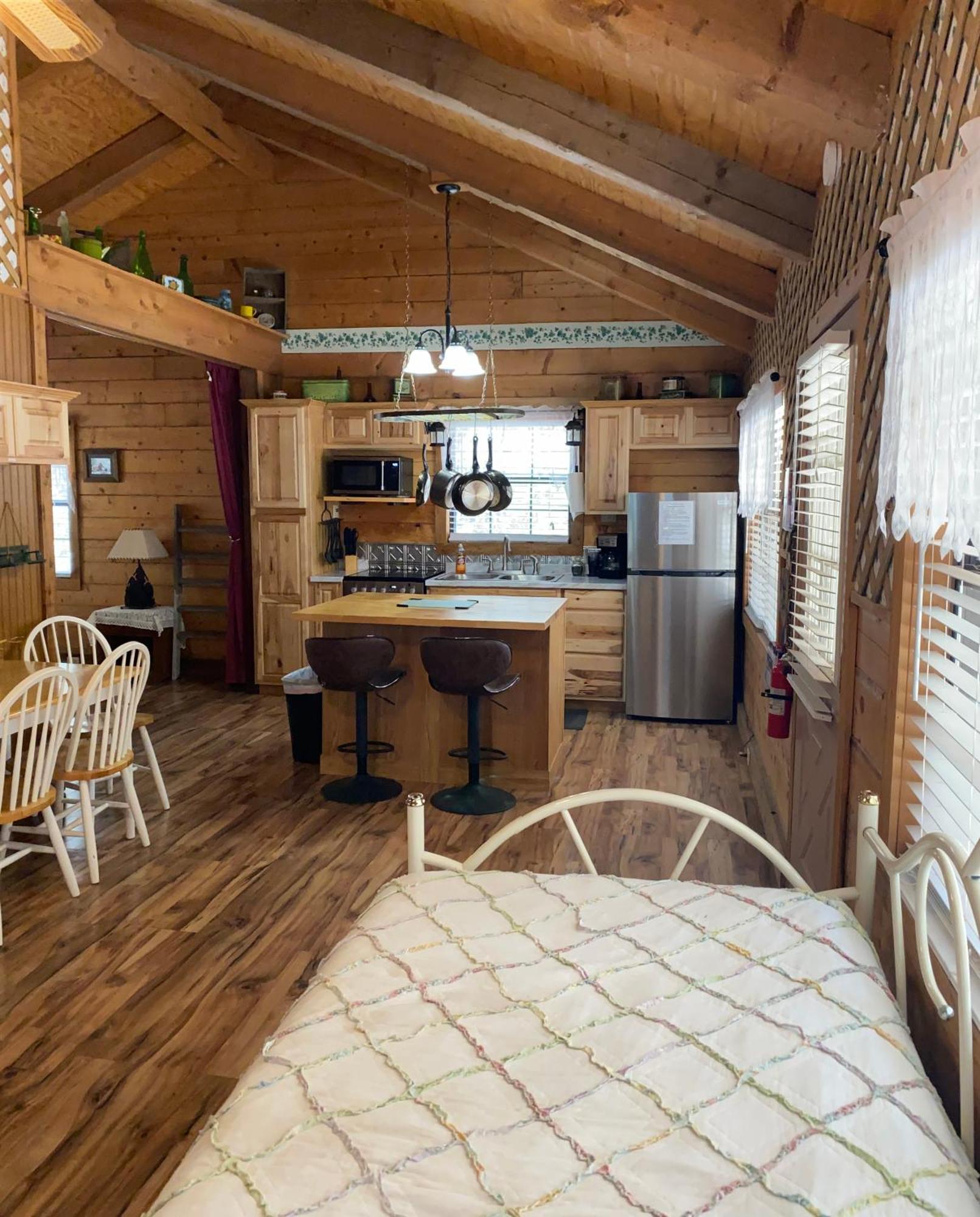 A Peace Of Heaven Cabins And Rv Vanderpool Екстериор снимка